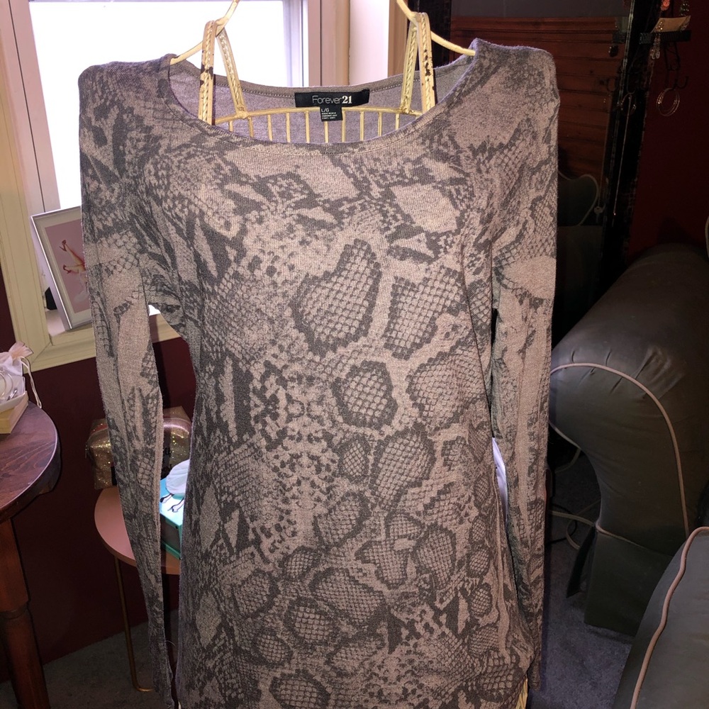 Forever 21 super soft snakeskin design top.